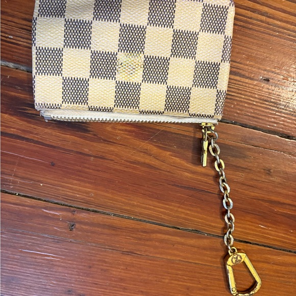 Checkered Key Pouch - Picture 2 of 3